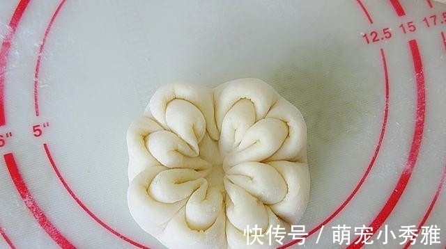 用一根筷子就能完成的枣花馒头,做法真简单,寓意吉祥又美好!
