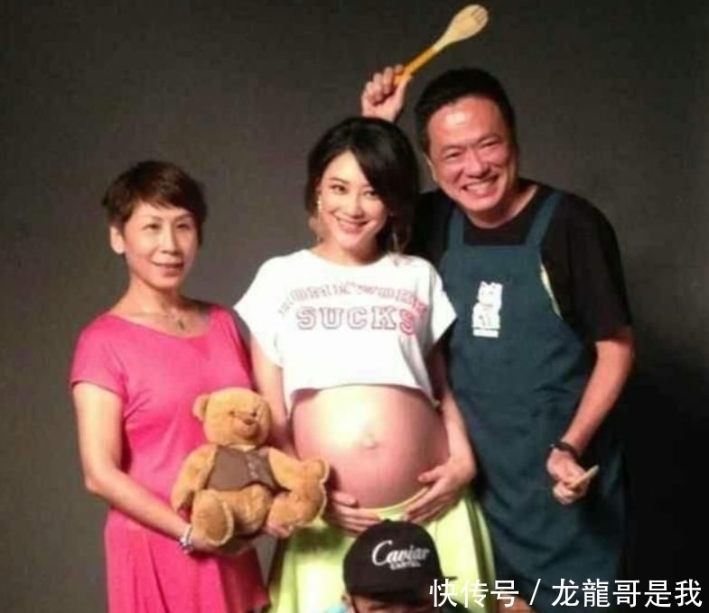 陈小春庆与应采儿结婚十周年,还晒创意海报,夫妻差16岁幸福至今