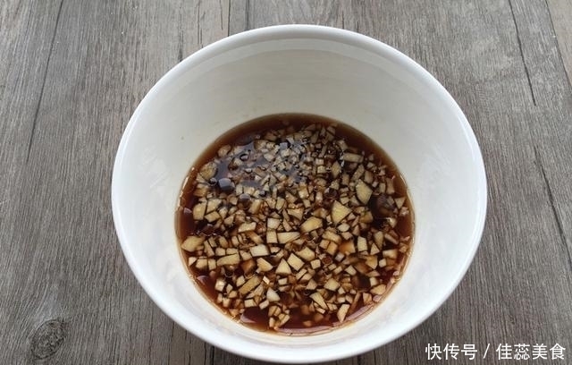 鸡胸最好的吃法,三两下拌一盘,绝好的下酒菜,比红烧肉还馋人