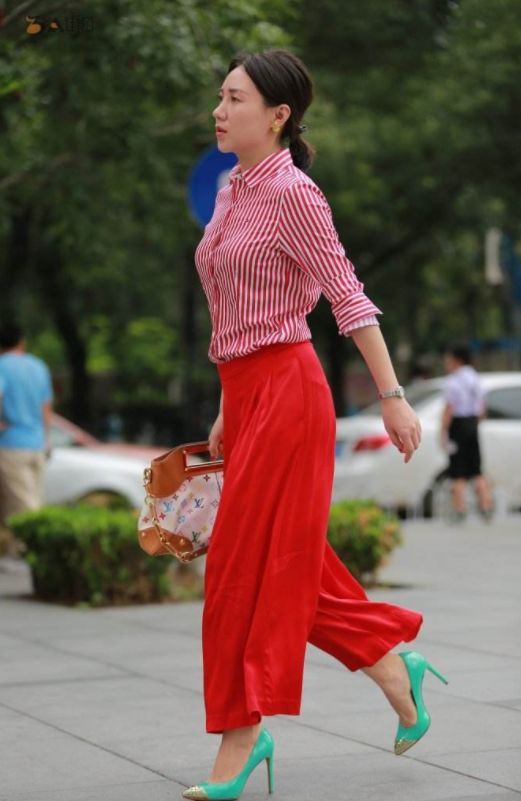  时尚|街拍：气质女神，性感，时尚，大长腿，阳光街拍