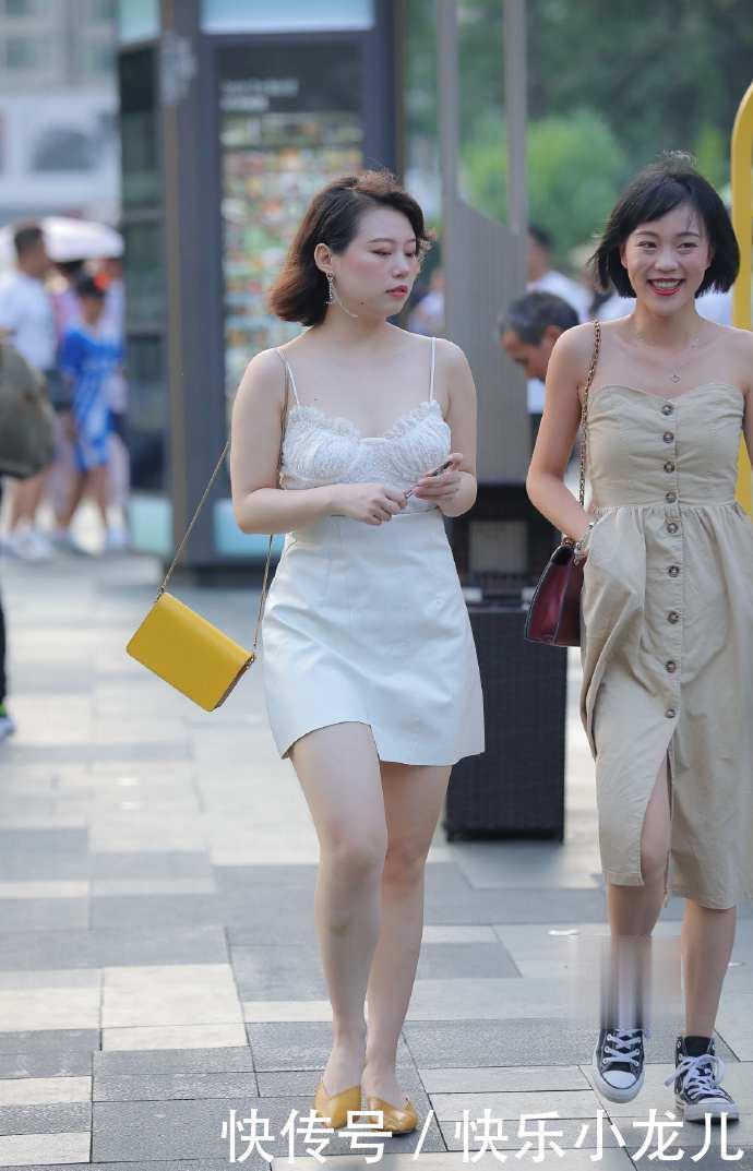  看着|美女连衣裙看着简单，一看就带旺夫相，好想带她回老家涨涨脸！