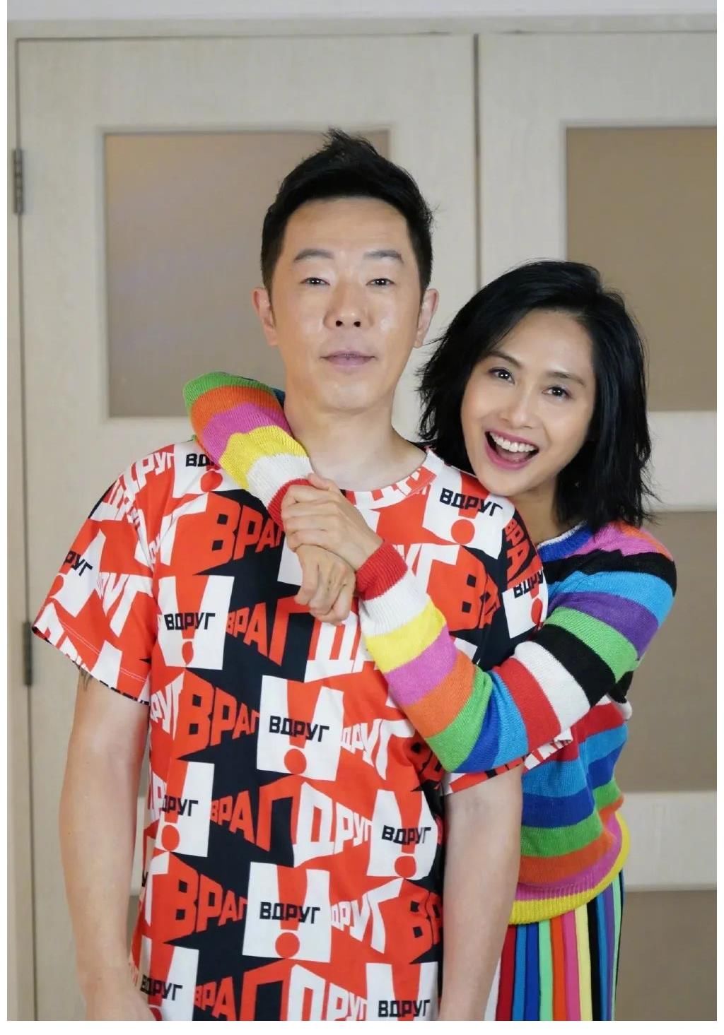 为她而战|港星夫妻北上捞金：有的成炙手可热综艺咖，有的主攻直播卖货