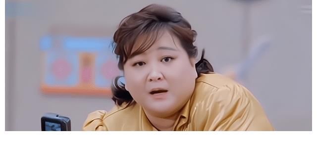 明星也瘋狂，見(jiàn)到偶像立馬忘記身份，秦霄賢遭遇大型社死現(xiàn)場(chǎng)