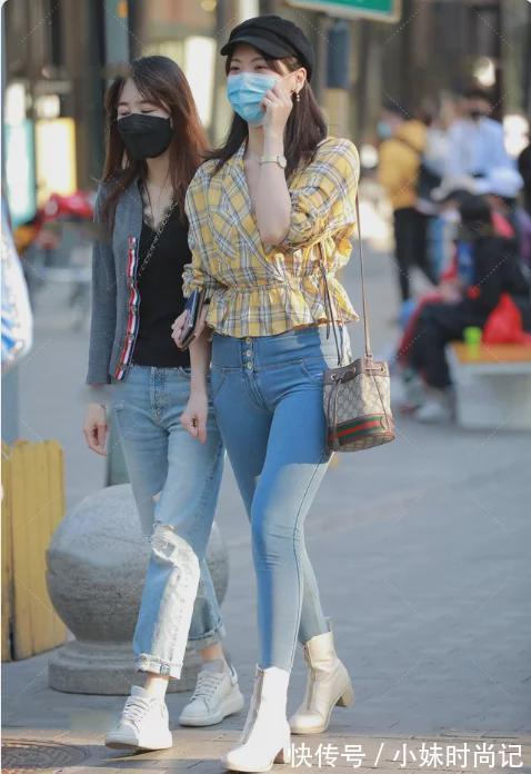 格子衫 格子衫搭配紧身牛仔裤,显眼明亮的个性休闲穿搭,非常轻熟舒适