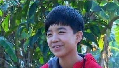 易虎臣:《变形计》最“成功”的富二代,害家庭破产毁掉妹妹一生