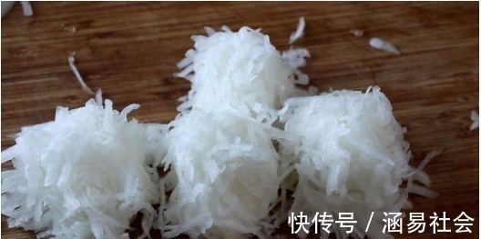 花椒粒|一碗面粉,2个萝卜,教你做好吃的萝卜丝饼,爱吃萝卜的快收藏