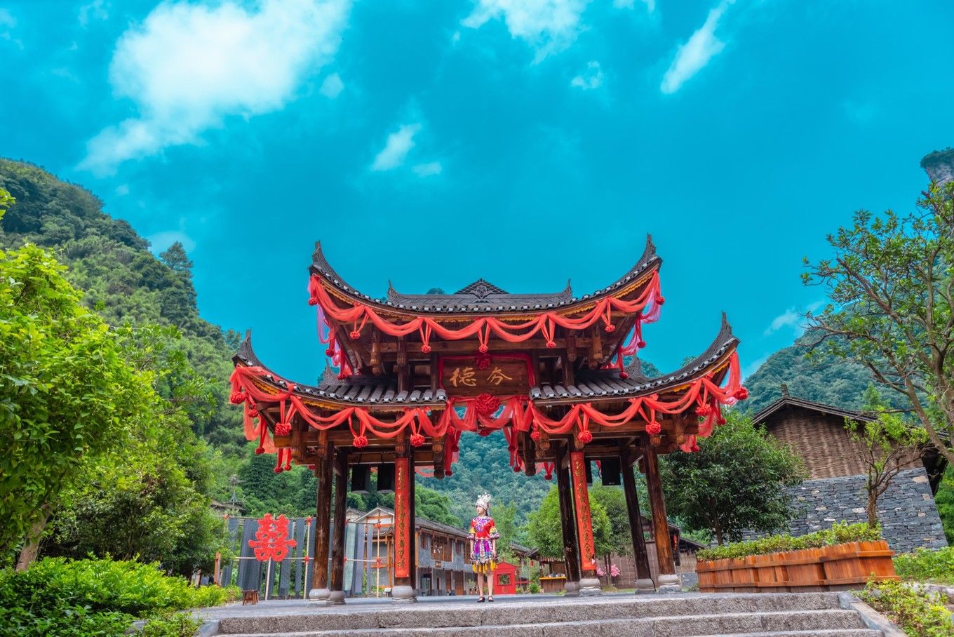 矮寨大桥|自驾《神奇女侠》取景地：矮寨奇观旅游区｜奇遇峡谷高桥、苗寨、飞瀑