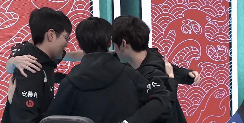 Uzi|LPL：网友呼吁Uzi复出之时，水粉一张申请书破防两大群体！