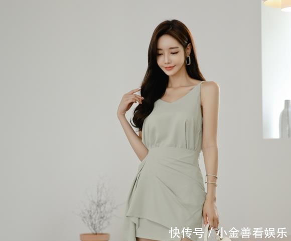 温柔|美图图鉴孙允珠:峡湾白崖礁石温柔简约连衣裙!