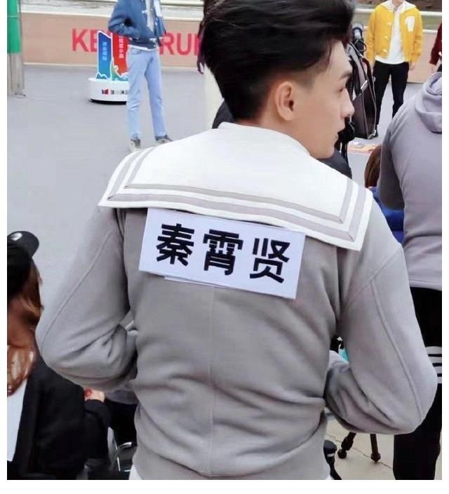 老秦|秦霄賢錄制奔跑吧，衣服單薄冷到攥緊拳頭