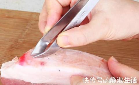 原来猪皮去毛如此简单,不用火烤不用手剃,干净又快速,又学一招
