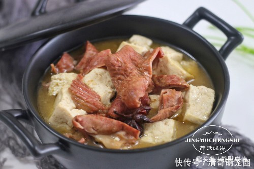 牛盘肠|豆腐和此食材真是天生一对,炖着吃最香,每次炖一锅,汤都不剩
