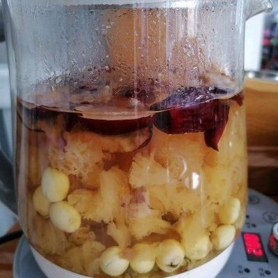 雪梨|红枣雪梨银耳莲子羹中午刚做完,晚上又想吃了