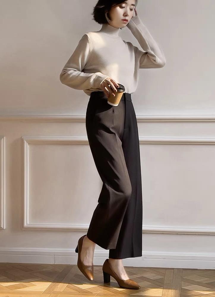 大衣|40+的女人秋冬怎么穿才减龄?毛衣+西装裤干练时髦,保暖又舒适