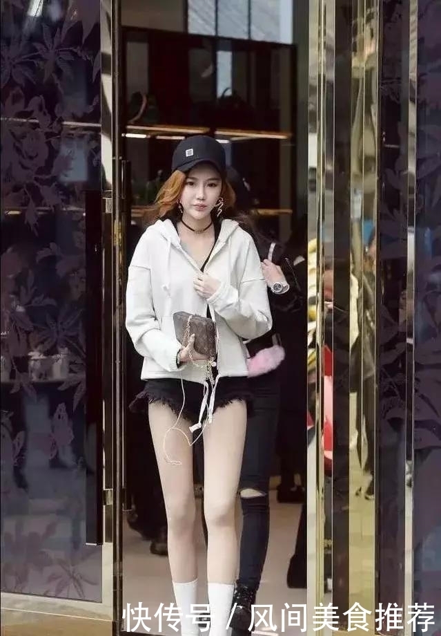 演绎|街拍:好在自在,小姐姐街头演绎舒适秋日时尚