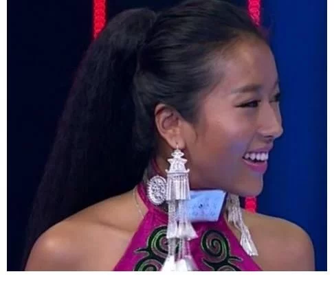 吉克隽逸帮林允做美甲,手臂暴露真实肤色,脱离美白滤镜后是真黑插图10 吉克隽逸帮林允做美甲,手臂暴露真实肤色,脱离美白滤镜后是真黑插图10