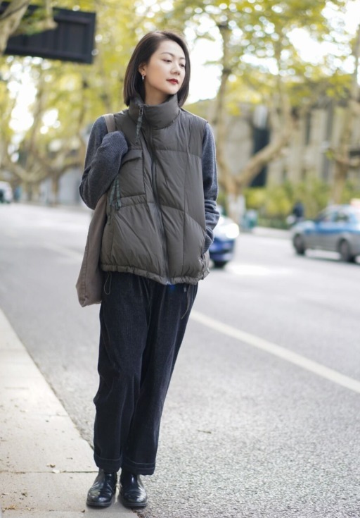 羽绒马甲|冬季穿衣别老一套,看看最潮的羽绒马甲,风格百变还时髦
