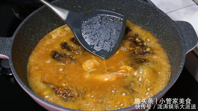 大厨|大厨教你葱香鱼火锅,做法简单,鱼肉鲜香入味,实在太好吃了