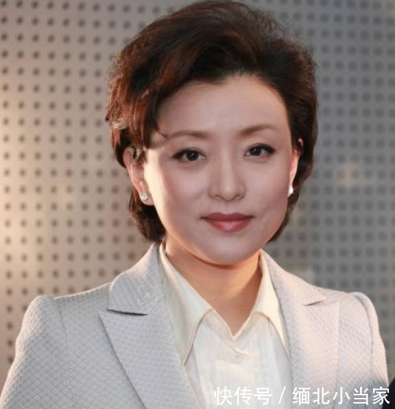 硬笔书法&杨澜有多美,她的书法也有多美,书协大佬也羡慕:希望多交流