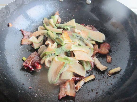 随时|白萝卜这样做,随时炒着吃,香脆入味,比腌的好吃,能放一年不坏