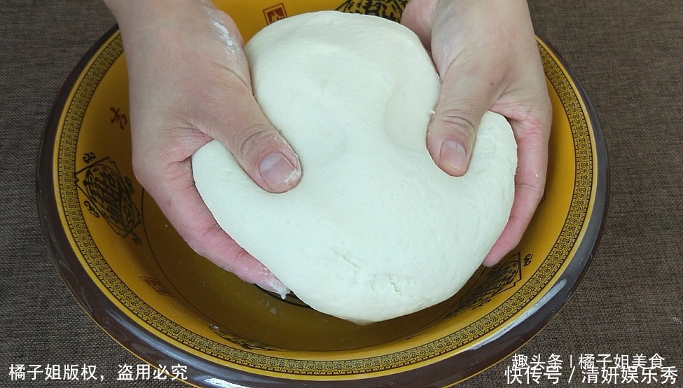 香辣|土豆我家从来不炒,教你秘制新做法,一次做4个,香辣筋道超好吃