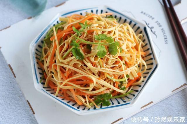 2勺|年夜饭不能少的凉拌菜,解腻又下酒,现做现吃很鲜美