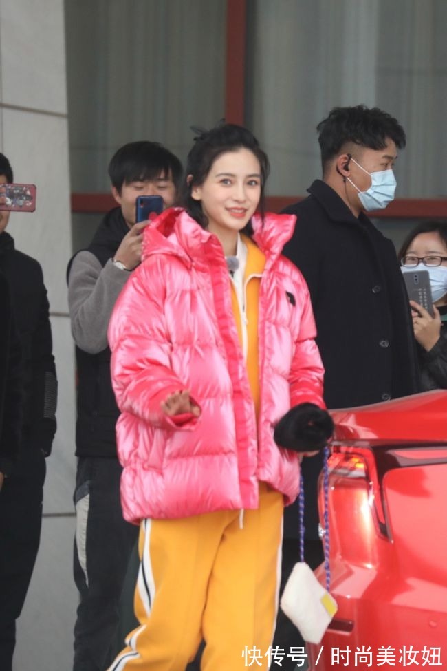 高跟鞋|Angelababy瘦到脱相了,穿粉色套装像竹竿,法令纹太明显