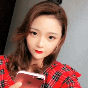 糖葫芦|小姐姐是梦见吃糖葫芦了吗?网友:口红都快给你吃完啦!