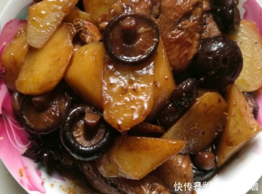 青红椒|制作简单的一道家常菜,刚上桌就扫光,特别适合老人孩子吃