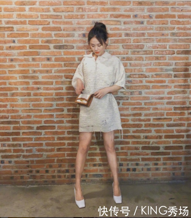 款式|“毛衣裙”款式惹人争议,女明星都抗冻?为了红真是太拼了