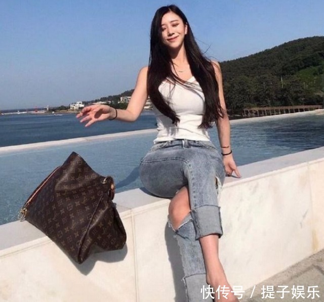 动漫|美女身材让人羡慕,被称为现实版女帝,仿佛动漫中走出来一样