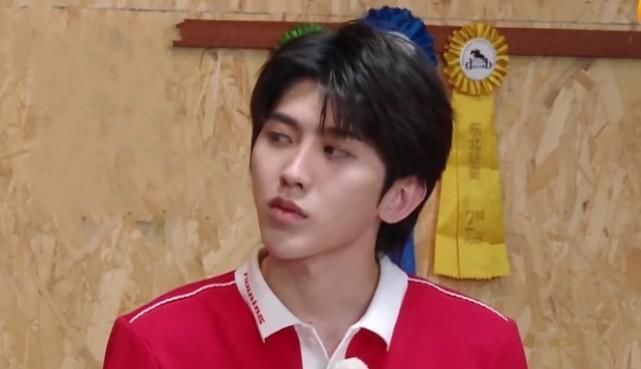 蔡徐坤也参加了《极限挑战》,就在张艺兴的身边,你发现了没?