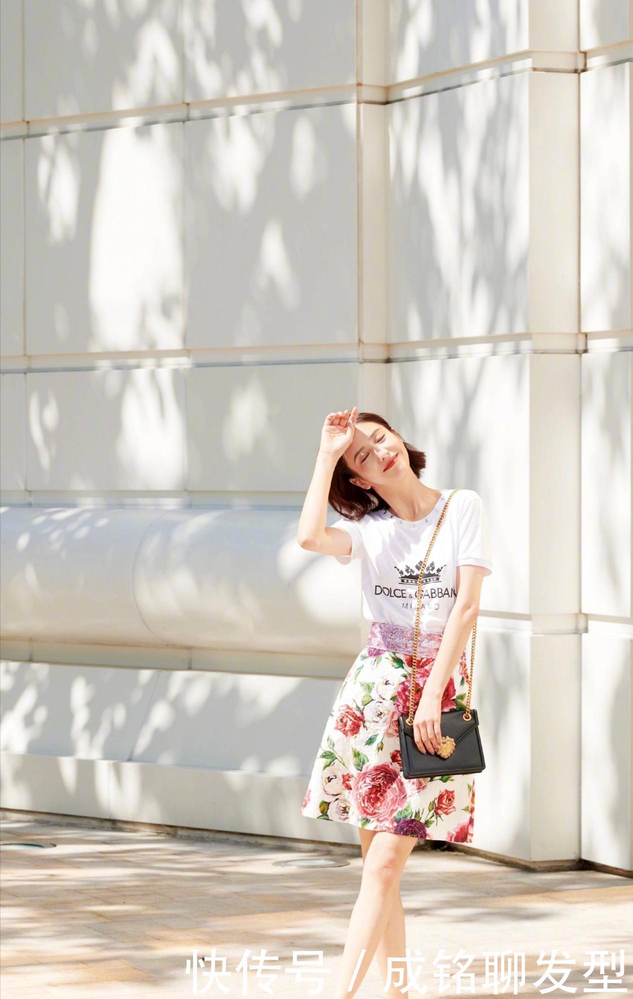 纯白色|这才是气质女人最爱的夏日打扮,“T恤+半裙”搭配法,优雅又时髦