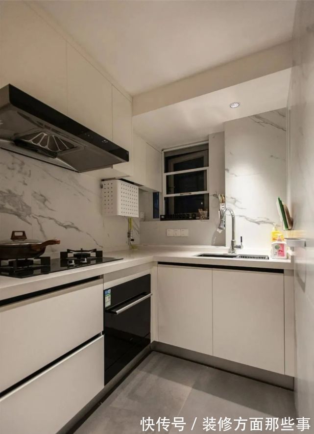 收纳|114m2简约温馨三居,白色+克莱因蓝的搭配,明净又高级!