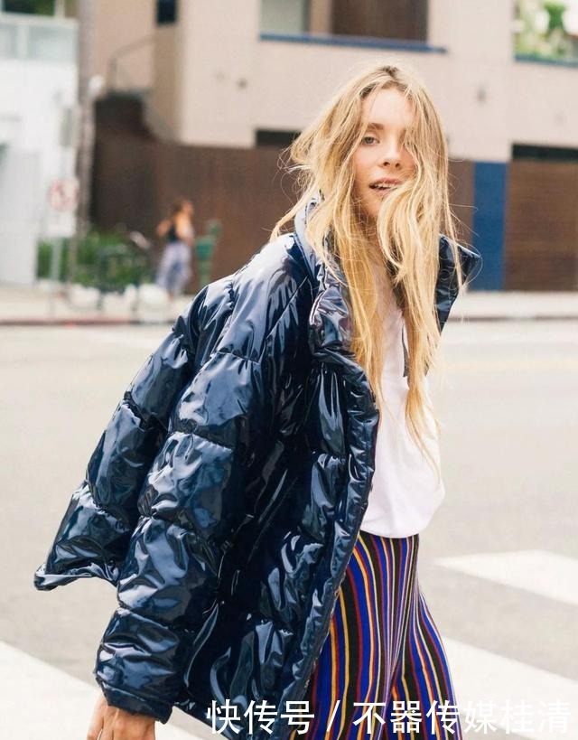 总选|羽绒服别总选黑白灰!2021五大流行色,显白又气质,早穿早美