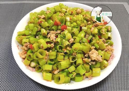 最通便的不是芹菜,而是它2块钱一斤,一周吃3次,润肠排黑宿便