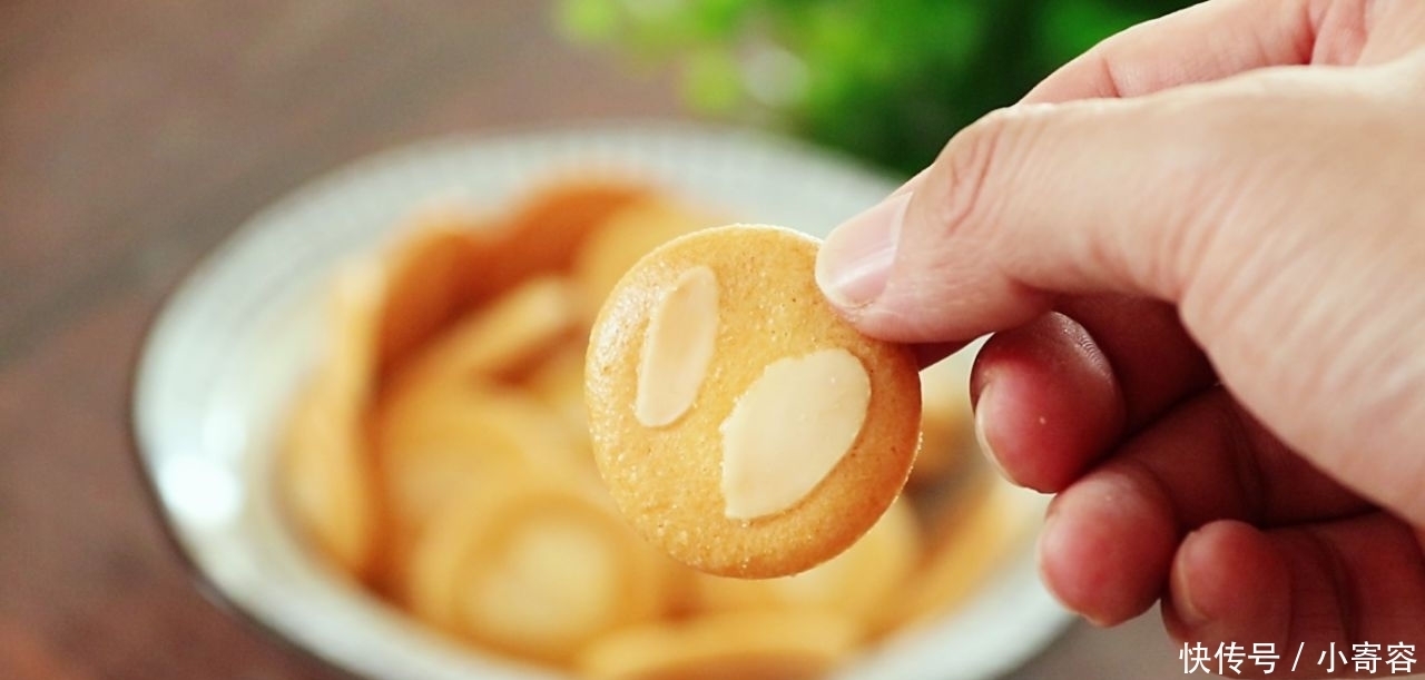 不加面粉，不用黄油，不用分离蛋清，教你做鸡蛋饼干，小孩子爱吃