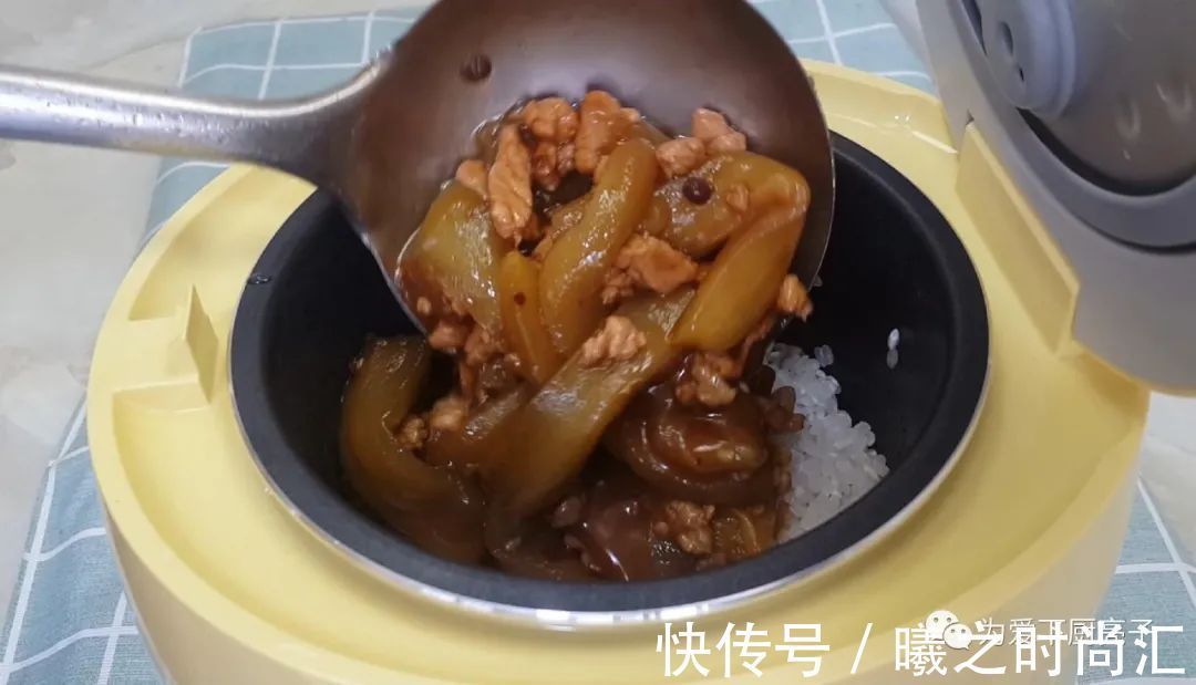 茄子|米饭怎么做才好吃吗,锅里一焖,既有菜又有饭,上桌全家都抢着吃