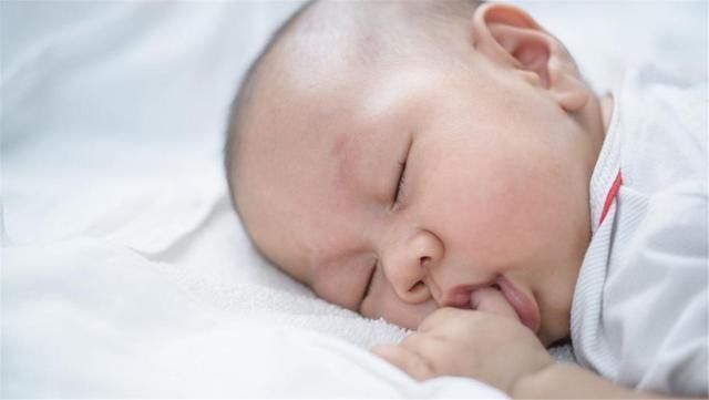 老人|''一月睡、二月哭、三月攒肚''，老人的育儿顺口溜，是否科学？