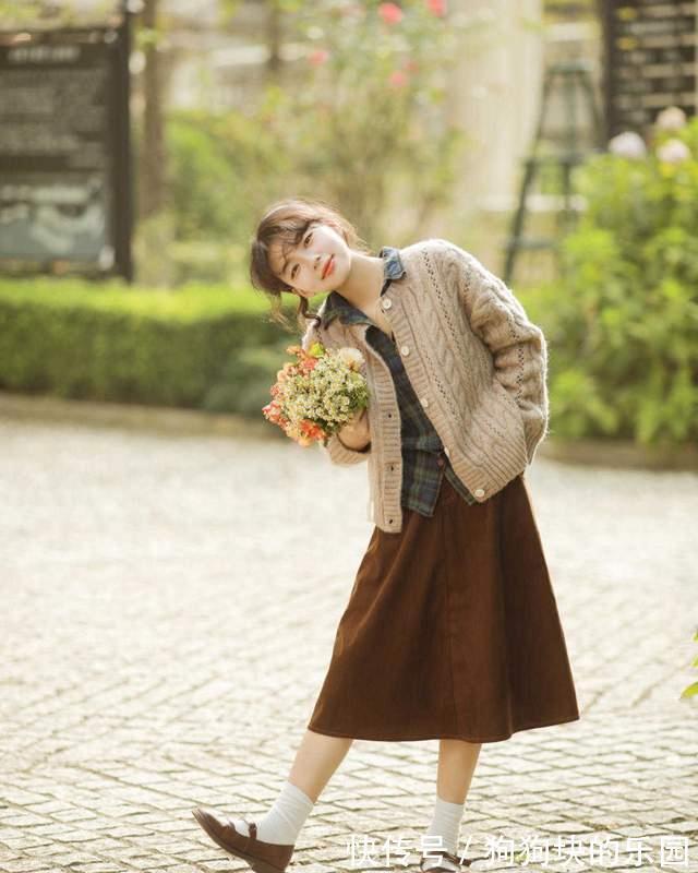 半身裙 秋天,针织衫怎么穿才是正解?学会几个搭配公式,提升气质又好看
