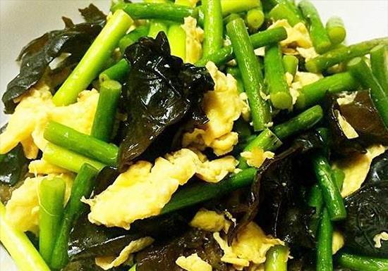 生长发育|夏至孩子贪吃冷饮嗓子发炎易咳嗽,多吃杀菌菜,杀菌消炎止咳润肺