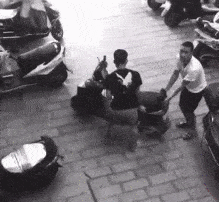 |搞笑GIF:后座拉的妹子,老铁们我该怎么搭讪。