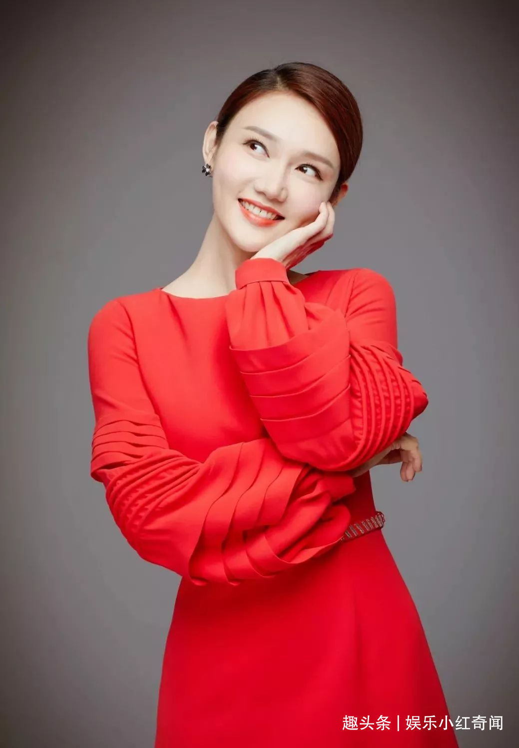 诗词大会|央视主持龙洋私下生活曝光,样子与台上反差大,吃一桌素菜没荤腥