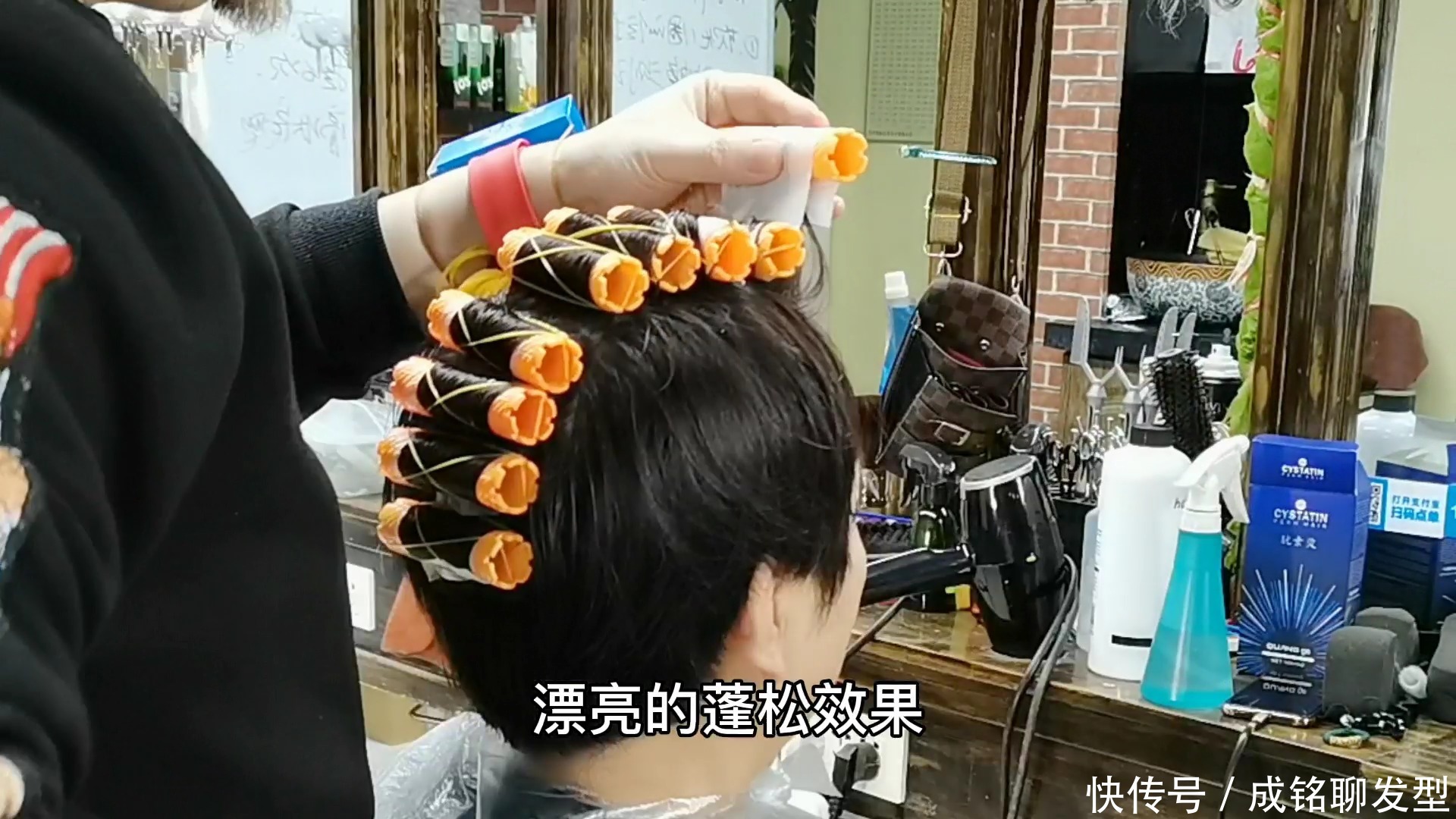 50岁女人短发这样做,发根蓬松烫+发尾纹理烫,减龄干练又显气质