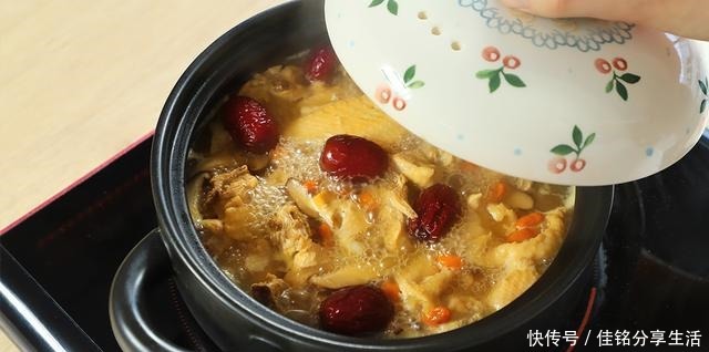 鸡汤|这几天降温了,炖上一锅红枣鸡汤,暖胃暖身更暖心