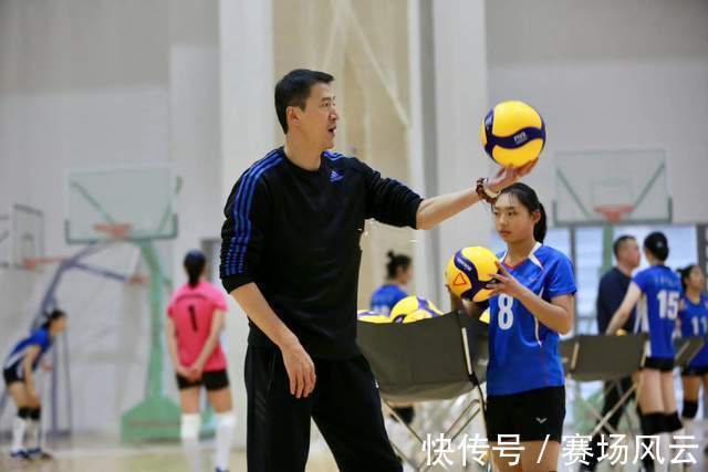 周页彤|江苏女排下赛季不好打!蔡斌走后留下2难题,张常宁只会更累