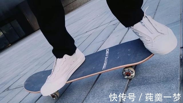 鞋身 Hello Kitty联名款,一起可爱温暖过冬