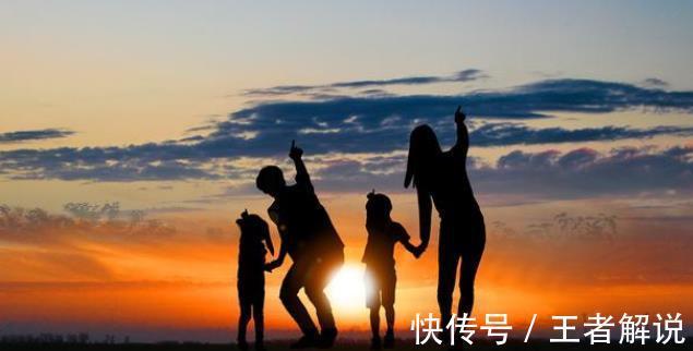 孩子们|普通家庭也能培养出学霸,父母要狠抓孩子小学时期的陪伴教育