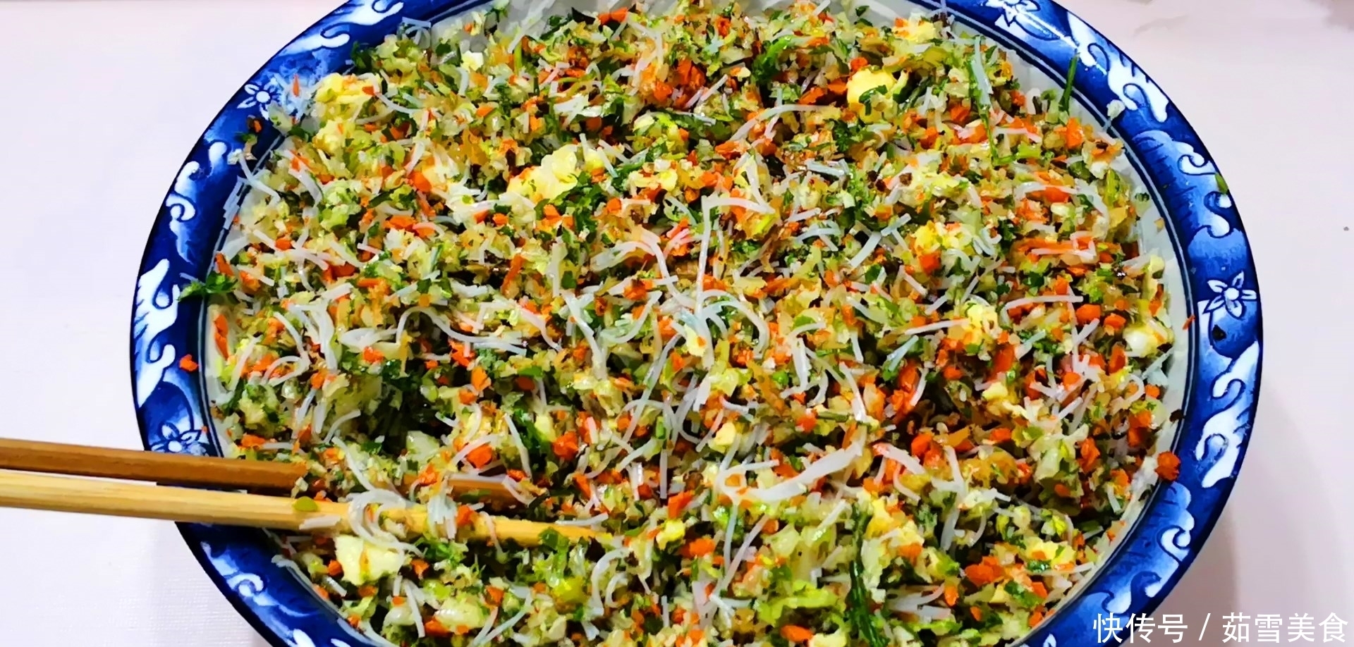 白菜饺子怎样做好吃?调馅原来有秘诀,吃起来比肉馅还香,真解馋