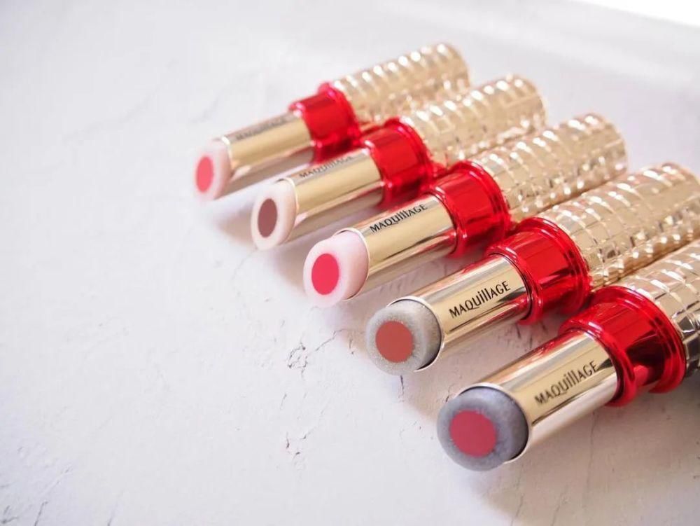 皮肤黄还懒得化妆？你需要这几支显白的素颜口红